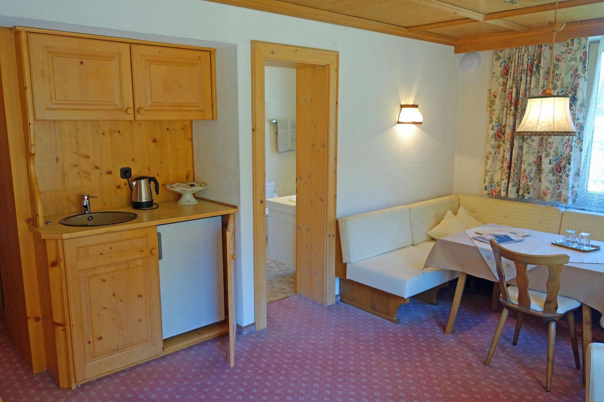 Alkira Aparthotel 3*